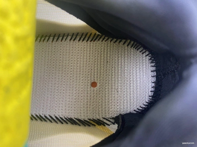 Mono HP5425 V3 700 Safflower Adidas Yeezy 1203